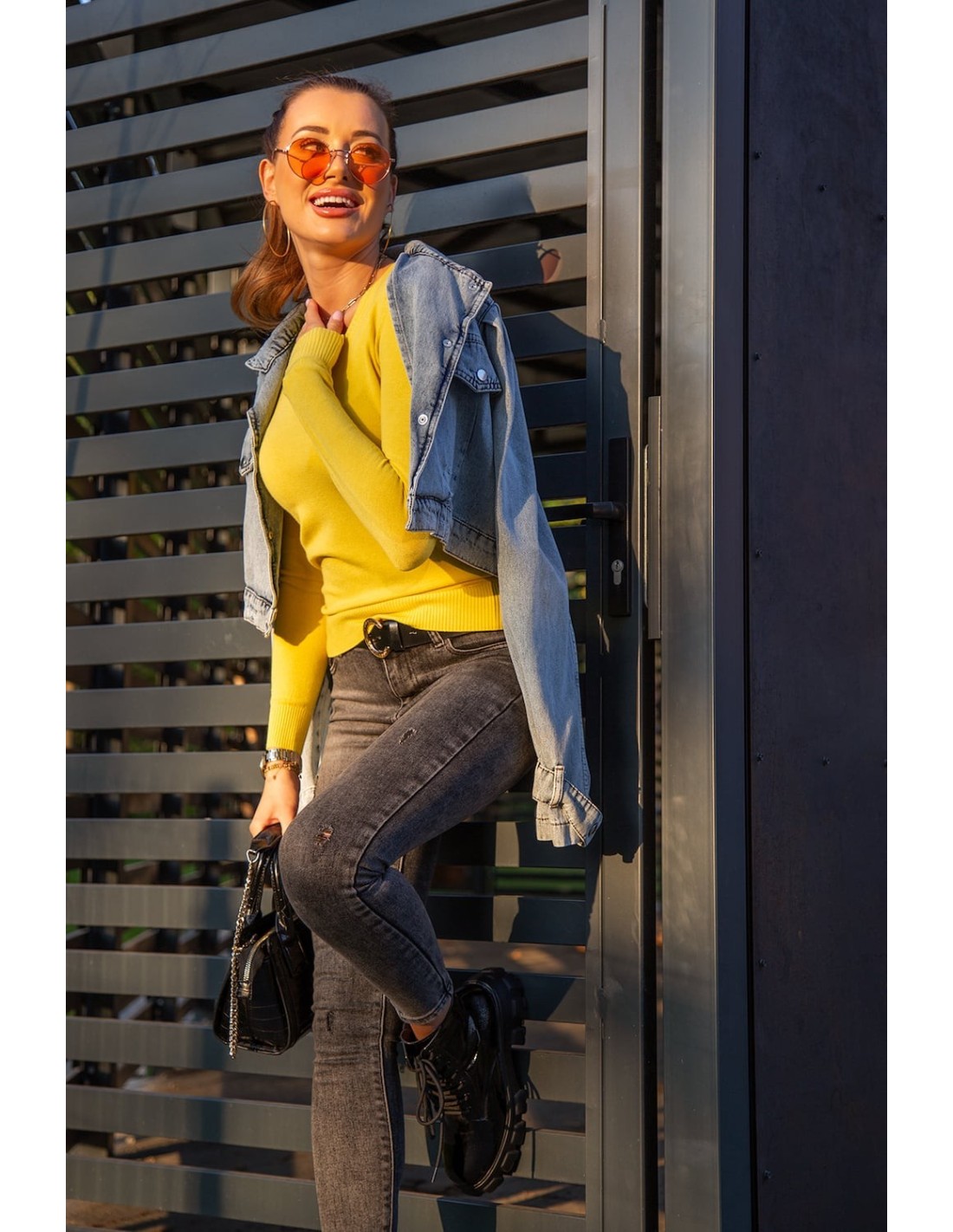 Fitted blouse with a V-neck, yellow 8068 - Online store - Boutique